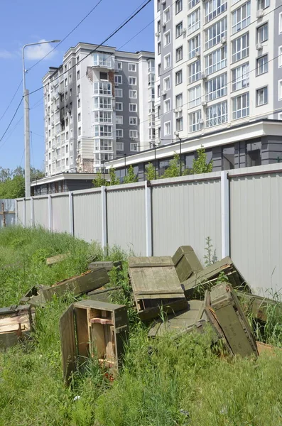 Ukrayna 'da savaş. Rus ordusunun saldırısından sonra Kyiv bölgesinde yıkılan binalar. Rus işgalinin Ukrayna 'daki sonuçları. Kyiv bölgesi, Ukrayna, Haziran 2022