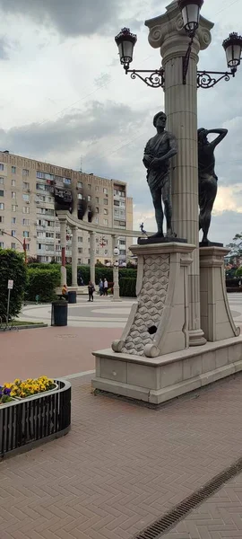 Ukrayna 'da savaş. Rus ordusunun saldırısından sonra Kyiv bölgesinde yıkılan binalar. Rus işgalinin Ukrayna 'daki sonuçları. Kyiv bölgesi, Ukrayna, Haziran 2022