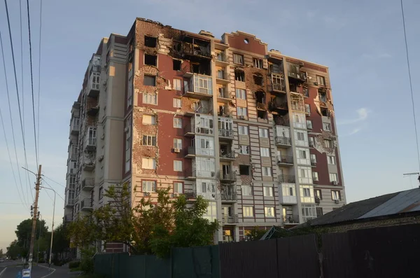 Ukrayna 'da savaş. Rus ordusunun saldırısından sonra Kyiv bölgesinde yıkılan binalar. Rus işgalinin Ukrayna 'daki sonuçları. Kyiv bölgesi, Ukrayna, Haziran 2022