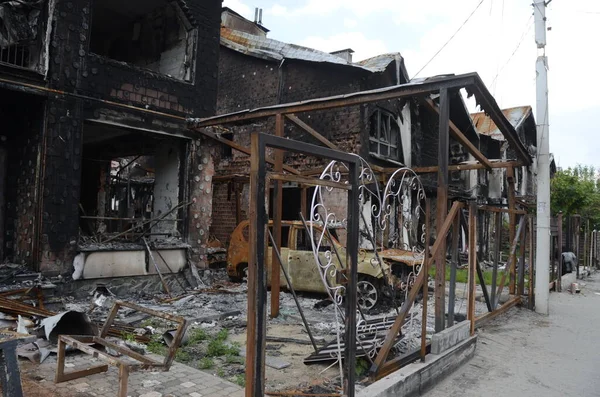 Ukrayna 'da savaş. Rus ordusunun saldırısından sonra Kyiv bölgesinde yıkılan binalar. Rus işgalinin Ukrayna 'daki sonuçları. Kyiv bölgesi, Ukrayna, Haziran 2022