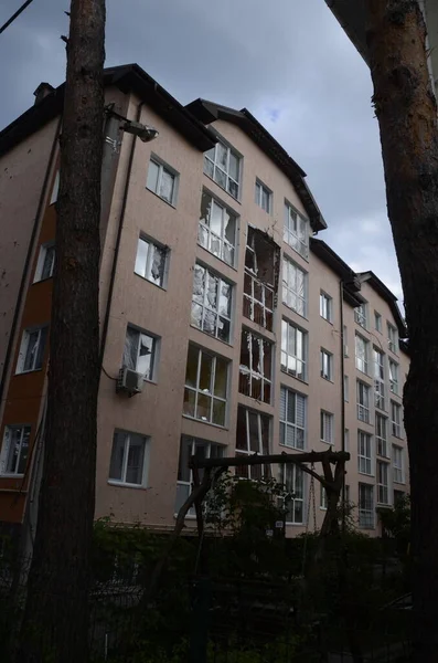 Ukrayna 'da savaş. Rus ordusunun saldırısından sonra Kyiv bölgesinde yıkılan binalar. Rus işgalinin Ukrayna 'daki sonuçları. Kyiv bölgesi, Ukrayna, Haziran 2022