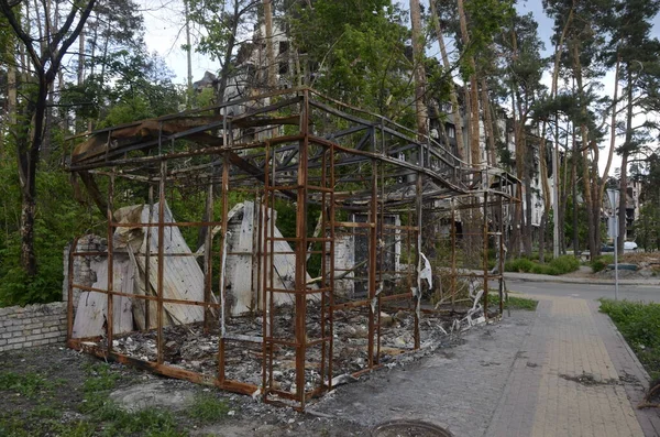 Ukrayna 'da savaş. Rus ordusunun saldırısından sonra Kyiv bölgesinde yıkılan binalar. Rus işgalinin Ukrayna 'daki sonuçları. Kyiv bölgesi, Ukrayna, Haziran 2022