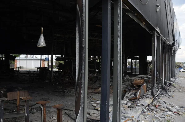 Ukrayna 'da savaş. Rus ordusunun saldırısından sonra Kyiv bölgesinde yıkılan binalar. Rus işgalinin Ukrayna 'daki sonuçları. Kyiv bölgesi, Ukrayna, Haziran 2022