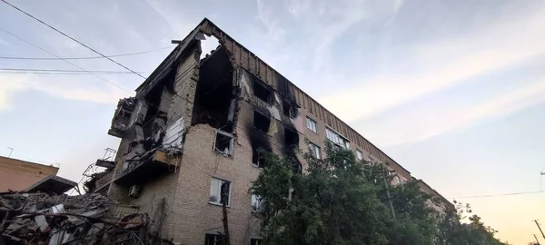 우크라이나 러시아군의 키예프 지역의 건물들 파괴되었다 러시아의 우크라이나 침공의 결과입니다 — 스톡 사진