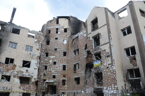 Ukrayna 'da savaş. Rus ordusunun saldırısından sonra Kyiv bölgesinde yıkılan binalar. Rus işgalinin Ukrayna 'daki sonuçları. Kyiv bölgesi, Ukrayna, Haziran 2022