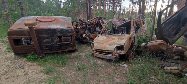 乌克兰战争 俄罗斯军队烧毁 摧毁和炮击了平民的汽车 俄罗斯入侵乌克兰的后果 2022年5月 基辅地区 Irpin — 图库照片