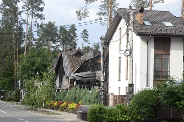 Ukrayna 'da savaş. Rus ordusunun saldırısından sonra Kyiv bölgesinde yıkılan binalar. Rus işgalinin Ukrayna 'daki sonuçları. Kyiv bölgesi, Ukrayna, Haziran 2022