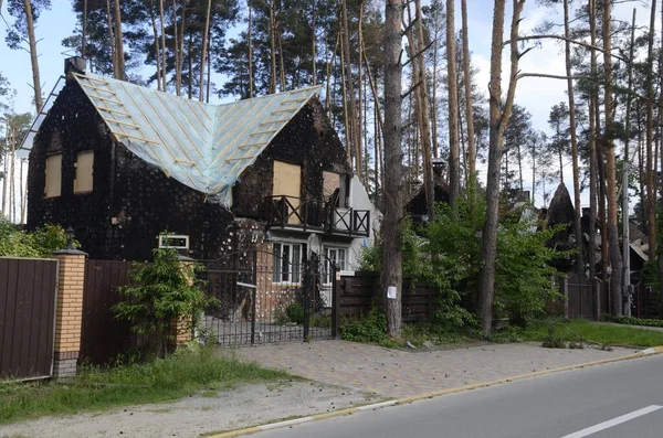 Ukrayna 'da savaş. Rus ordusunun saldırısından sonra Kyiv bölgesinde yıkılan binalar. Rus işgalinin Ukrayna 'daki sonuçları. Kyiv bölgesi, Ukrayna, Haziran 2022