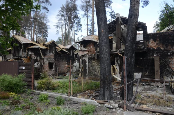 Ukrayna 'da savaş. Rus ordusunun saldırısından sonra Kyiv bölgesinde yıkılan binalar. Rus işgalinin Ukrayna 'daki sonuçları. Kyiv bölgesi, Ukrayna, Haziran 2022