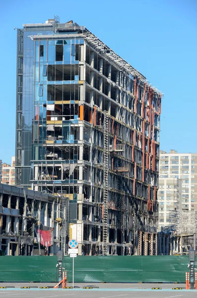 Ukrayna 'da savaş. Rus ordusunun saldırısından sonra Kyiv bölgesinde yıkılan binalar. Rus işgalinin Ukrayna 'daki sonuçları. Kyiv bölgesi, Ukrayna, Haziran 2022