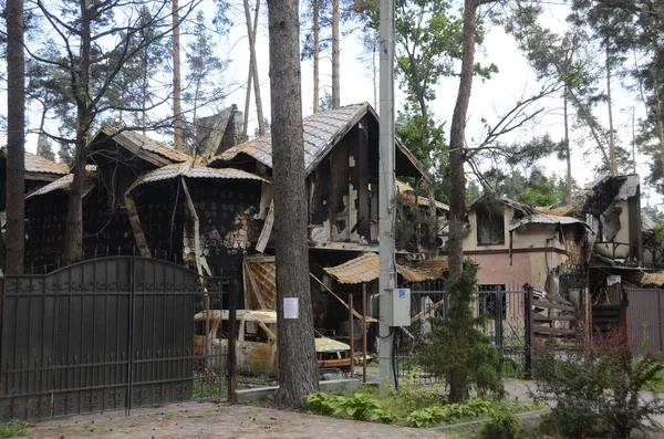 Ukrayna 'da savaş. Rus ordusunun saldırısından sonra Kyiv bölgesinde yıkılan binalar. Rus işgalinin Ukrayna 'daki sonuçları. Kyiv bölgesi, Ukrayna, Haziran 2022