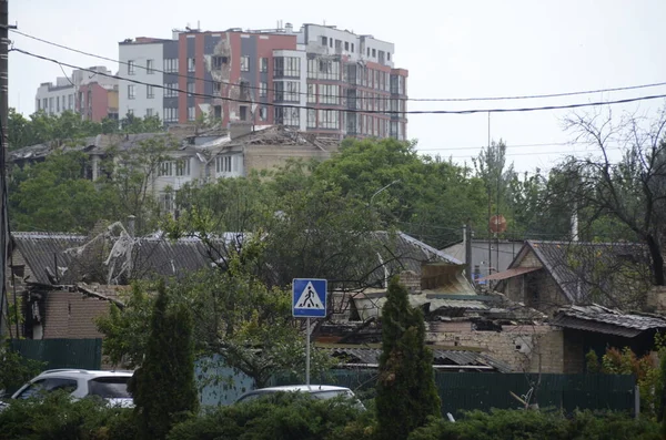 Ukrayna 'da savaş. Rus ordusunun saldırısından sonra Kyiv bölgesinde yıkılan binalar. Rus işgalinin Ukrayna 'daki sonuçları. Kyiv bölgesi, Ukrayna, Haziran 2022