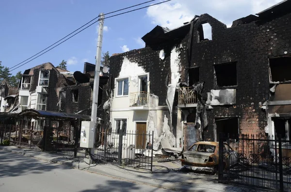 Ukrayna 'da savaş. Rus ordusunun saldırısından sonra Kyiv bölgesinde yıkılan binalar. Rus işgalinin Ukrayna 'daki sonuçları. Kyiv bölgesi, Ukrayna, Haziran 2022