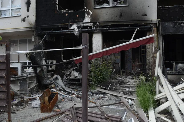 Ukrayna 'da savaş. Rus ordusunun saldırısından sonra Kyiv bölgesinde yıkılan binalar. Rus işgalinin Ukrayna 'daki sonuçları. Kyiv bölgesi, Ukrayna, Haziran 2022