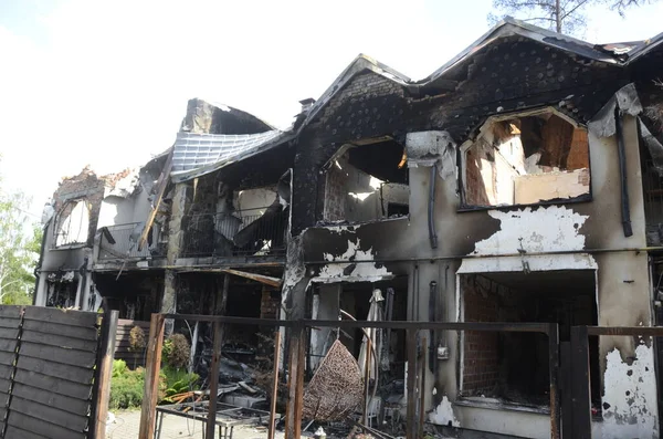 Ukrayna 'da savaş. Rus ordusunun saldırısından sonra Kyiv bölgesinde yıkılan binalar. Rus işgalinin Ukrayna 'daki sonuçları. Kyiv bölgesi, Ukrayna, Haziran 2022