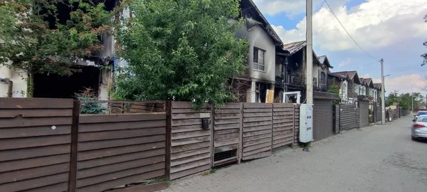 Ukrayna 'da savaş. Rus ordusunun saldırısından sonra Kyiv bölgesinde yıkılan binalar. Rus işgalinin Ukrayna 'daki sonuçları. Kyiv bölgesi, Ukrayna, Haziran 2022