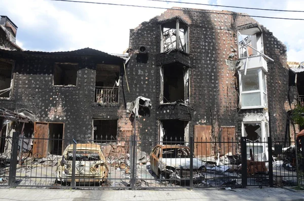 Ukrayna 'da savaş. Rus ordusunun saldırısından sonra Kyiv bölgesinde yıkılan binalar. Rus işgalinin Ukrayna 'daki sonuçları. Kyiv bölgesi, Ukrayna, Haziran 2022