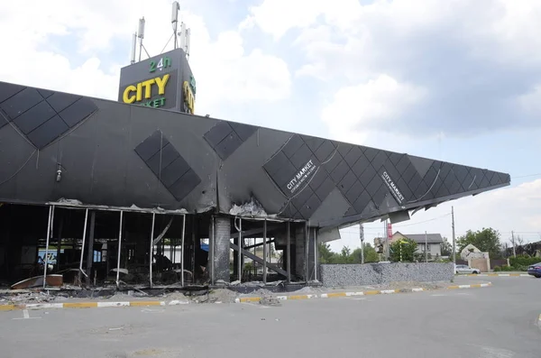 Ukrayna 'da savaş. Rus ordusunun saldırısından sonra Kyiv bölgesinde yıkılan binalar. Rus işgalinin Ukrayna 'daki sonuçları. Kyiv bölgesi, Ukrayna, Haziran 2022