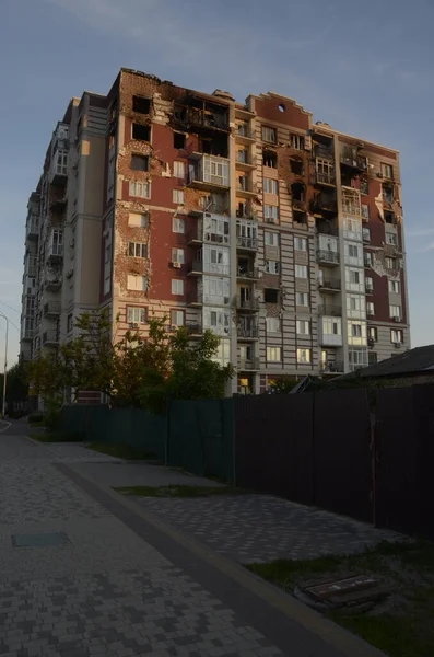 Ukrayna 'da savaş. Rus ordusunun saldırısından sonra Kyiv bölgesinde yıkılan binalar. Rus işgalinin Ukrayna 'daki sonuçları. Kyiv bölgesi, Ukrayna, Haziran 2022