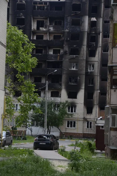 Ukrayna 'da savaş. Rus ordusunun saldırısından sonra Kyiv bölgesinde yıkılan binalar. Rus işgalinin Ukrayna 'daki sonuçları. Kyiv bölgesi, Ukrayna, Haziran 2022