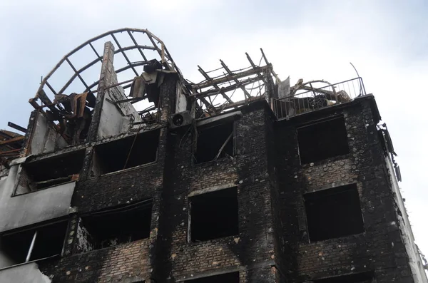 Ukrayna 'da savaş. Rus ordusunun saldırısından sonra Kyiv bölgesinde yıkılan binalar. Rus işgalinin Ukrayna 'daki sonuçları. Kyiv bölgesi, Ukrayna, Haziran 2022