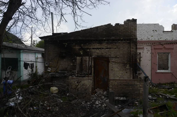 Ukrayna 'da savaş. Rus ordusunun saldırısından sonra Kyiv bölgesinde yıkılan binalar. Rus işgalinin Ukrayna 'daki sonuçları. Kyiv bölgesi, Ukrayna, Haziran 2022