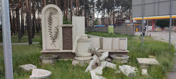 Ukrayna 'da savaş. Rus ordusunun saldırısından sonra Kyiv bölgesinde yıkılan binalar. Rus işgalinin Ukrayna 'daki sonuçları. Kyiv bölgesi, Ukrayna, Haziran 2022