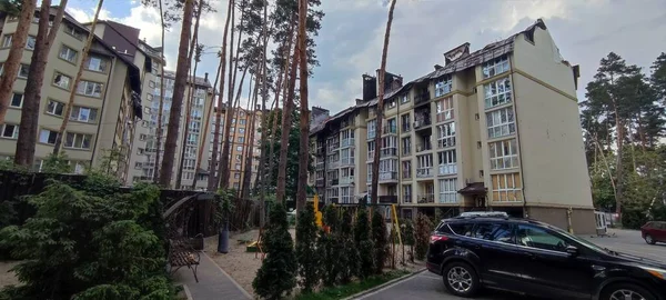 Ukrayna 'da savaş. Rus ordusunun saldırısından sonra Kyiv bölgesinde yıkılan binalar. Rus işgalinin Ukrayna 'daki sonuçları. Kyiv bölgesi, Ukrayna, Haziran 2022