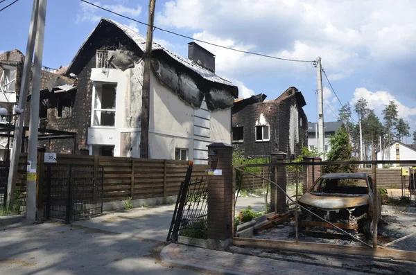 Ukrayna 'da savaş. Rus ordusunun saldırısından sonra Kyiv bölgesinde yıkılan binalar. Rus işgalinin Ukrayna 'daki sonuçları. Kyiv bölgesi, Ukrayna, Haziran 2022