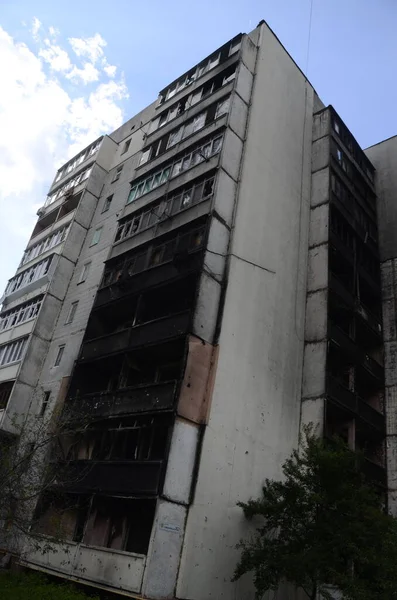 Ukrayna 'da savaş. Rus ordusunun saldırısından sonra Kyiv bölgesinde yıkılan binalar. Rus işgalinin Ukrayna 'daki sonuçları. Kyiv bölgesi, Ukrayna, Haziran 2022