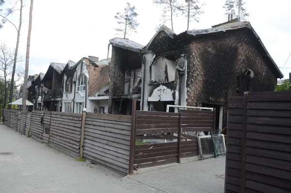 Ukrayna 'da savaş. Rus ordusunun saldırısından sonra Kyiv bölgesinde yıkılan binalar. Rus işgalinin Ukrayna 'daki sonuçları. Kyiv bölgesi, Ukrayna, Haziran 2022