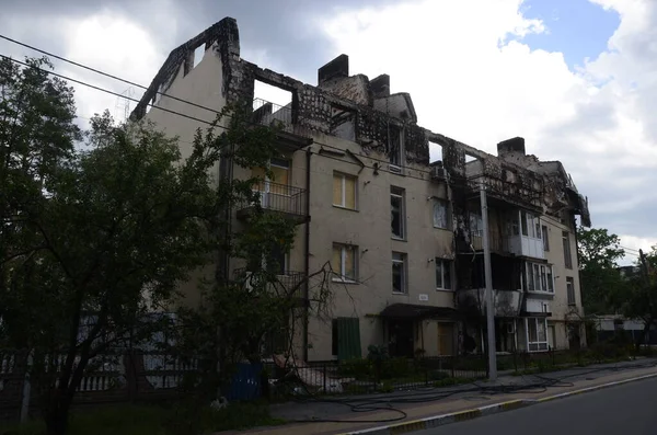 Ukrayna 'da savaş. Rus ordusunun saldırısından sonra Kyiv bölgesinde yıkılan binalar. Rus işgalinin Ukrayna 'daki sonuçları. Kyiv bölgesi, Ukrayna, Haziran 2022