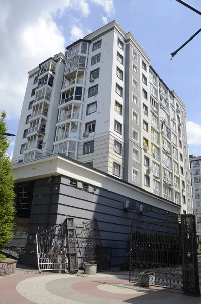 Ukrayna 'da savaş. Rus ordusunun saldırısından sonra Kyiv bölgesinde yıkılan binalar. Rus işgalinin Ukrayna 'daki sonuçları. Kyiv bölgesi, Ukrayna, Haziran 2022