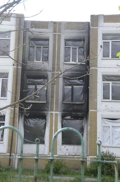 Ukrayna 'da savaş. Rus ordusunun saldırısından sonra Kyiv bölgesinde yıkılan binalar. Rus işgalinin Ukrayna 'daki sonuçları. Kyiv bölgesi, Ukrayna, Haziran 2022