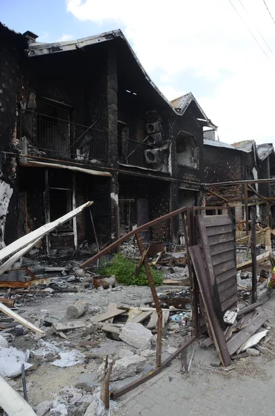 Ukrayna 'da savaş. Rus ordusunun saldırısından sonra Kyiv bölgesinde yıkılan binalar. Rus işgalinin Ukrayna 'daki sonuçları. Kyiv bölgesi, Ukrayna, Haziran 2022