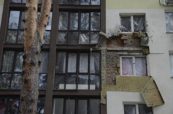 Ukrayna 'da savaş. Rus ordusunun saldırısından sonra Kyiv bölgesinde yıkılan binalar. Rus işgalinin Ukrayna 'daki sonuçları. Kyiv bölgesi, Ukrayna, Haziran 2022