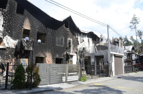 Ukrayna 'da savaş. Rus ordusunun saldırısından sonra Kyiv bölgesinde yıkılan binalar. Rus işgalinin Ukrayna 'daki sonuçları. Kyiv bölgesi, Ukrayna, Haziran 2022