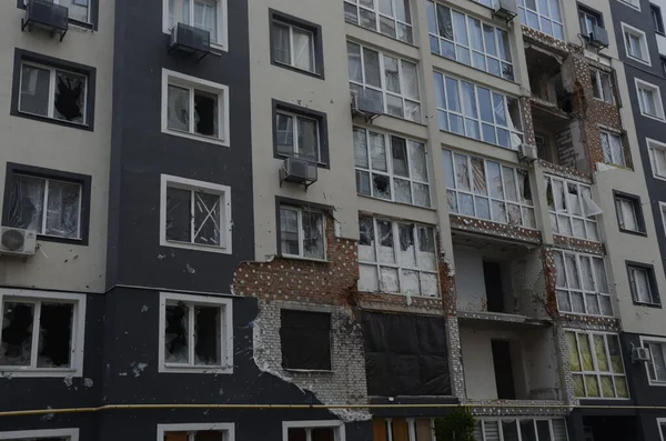 Ukrayna 'da savaş. Rus ordusunun saldırısından sonra Kyiv bölgesinde yıkılan binalar. Rus işgalinin Ukrayna 'daki sonuçları. Kyiv bölgesi, Ukrayna, Haziran 2022