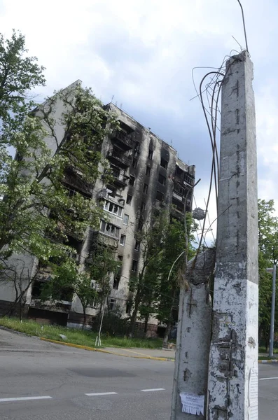 Ukrayna 'da savaş. Rus ordusunun saldırısından sonra Kyiv bölgesinde yıkılan binalar. Rus işgalinin Ukrayna 'daki sonuçları. Kyiv bölgesi, Ukrayna, Haziran 2022