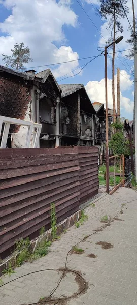 Ukrayna 'da savaş. Rus ordusunun saldırısından sonra Kyiv bölgesinde yıkılan binalar. Rus işgalinin Ukrayna 'daki sonuçları. Kyiv bölgesi, Ukrayna, Haziran 2022