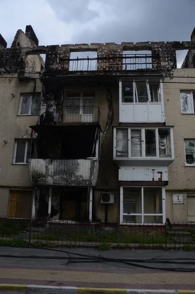 Ukrayna 'da savaş. Rus ordusunun saldırısından sonra Kyiv bölgesinde yıkılan binalar. Rus işgalinin Ukrayna 'daki sonuçları. Kyiv bölgesi, Ukrayna, Haziran 2022