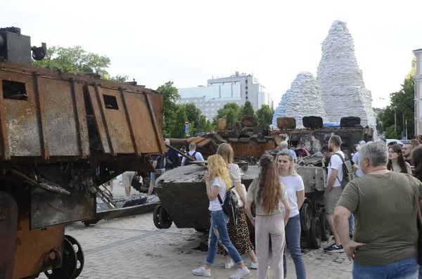 Kiev Ucrania Mayo 2022 Vehículos Blindados Rusos Destruidos Exposición Plaza — Foto de Stock