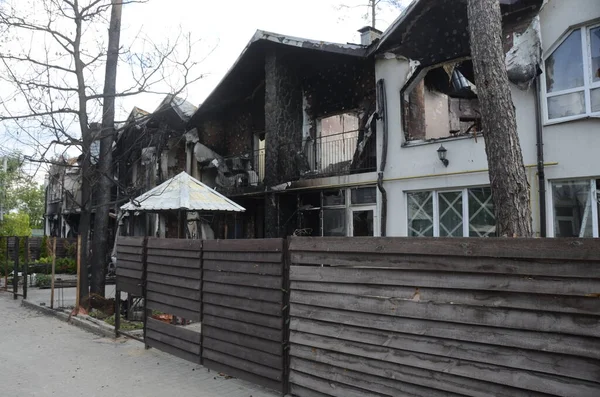 Ukrayna 'da savaş. Rus ordusunun saldırısından sonra Kyiv bölgesinde yıkılan binalar. Rus işgalinin Ukrayna 'daki sonuçları. Kyiv bölgesi, Ukrayna, Haziran 2022