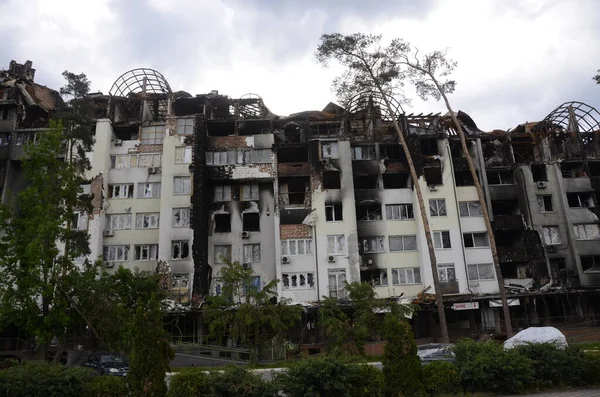 Ukrayna 'da savaş. Rus ordusunun saldırısından sonra Kyiv bölgesinde yıkılan binalar. Rus işgalinin Ukrayna 'daki sonuçları. Kyiv bölgesi, Ukrayna, Haziran 2022