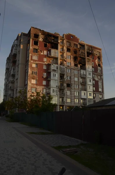 Ukrayna 'da savaş. Rus ordusunun saldırısından sonra Kyiv bölgesinde yıkılan binalar. Rus işgalinin Ukrayna 'daki sonuçları. Kyiv bölgesi, Ukrayna, Haziran 2022