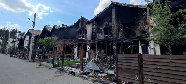 Ukrayna 'da savaş. Rus ordusunun saldırısından sonra Kyiv bölgesinde yıkılan binalar. Rus işgalinin Ukrayna 'daki sonuçları. Kyiv bölgesi, Ukrayna, Haziran 2022