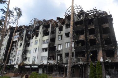 Ukrayna 'da savaş. Rus ordusunun saldırısından sonra Kyiv bölgesinde yıkılan binalar. Rus işgalinin Ukrayna 'daki sonuçları. Kyiv bölgesi, Ukrayna, Haziran 2022