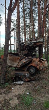 Ukrayna 'da savaş. Rus ordusu tarafından yakıldı, yok edildi ve sivillerin arabaları bombalandı. Rus işgalinin Ukrayna 'daki sonuçları. Irpin, Kyiv bölgesi, Mayıs 2022