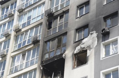 Ukrayna 'da savaş. Rus ordusunun saldırısından sonra Kyiv bölgesinde yıkılan binalar. Rus işgalinin Ukrayna 'daki sonuçları. Kyiv bölgesi, Ukrayna, Haziran 2022