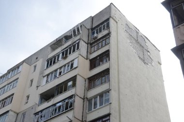Ukrayna 'da savaş. Rus ordusunun saldırısından sonra Kyiv bölgesinde yıkılan binalar. Rus işgalinin Ukrayna 'daki sonuçları. Kyiv bölgesi, Ukrayna, Haziran 2022